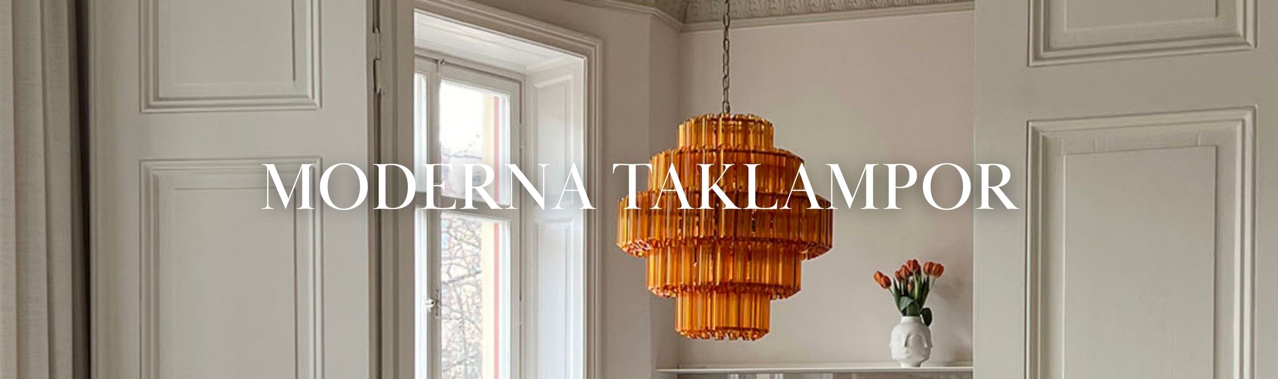 Retroinspirerad taklampa i bärnstensglas