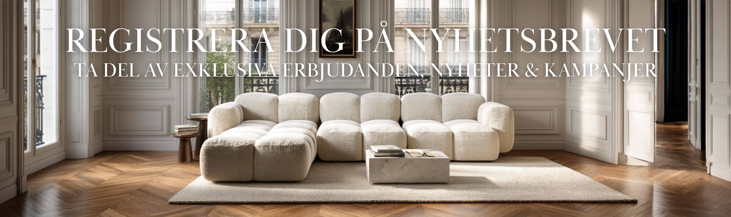 Modern soffa med divan i klassisk sekelskiftslägenhet