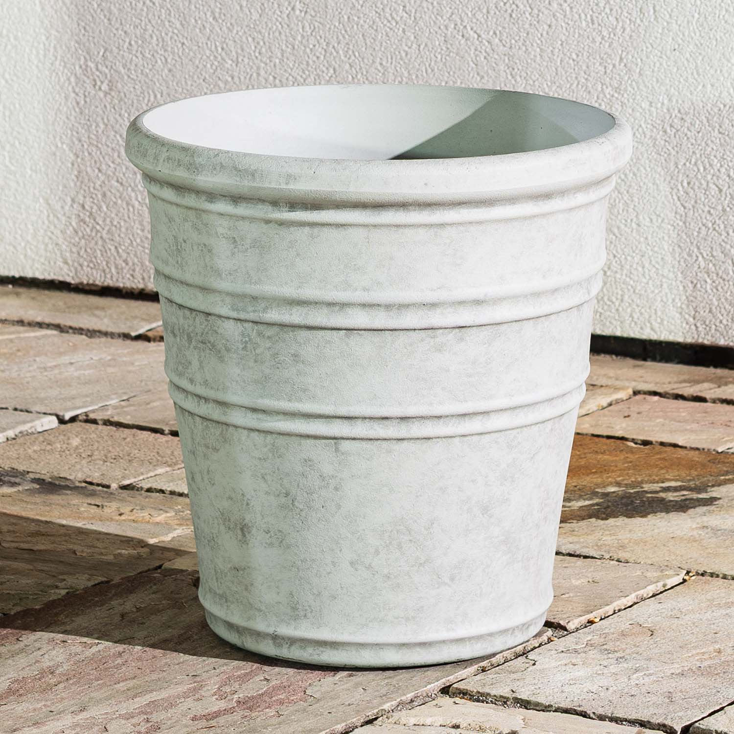 Grå