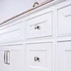 vit_kommod_marmor_beige_wyoming_beslag