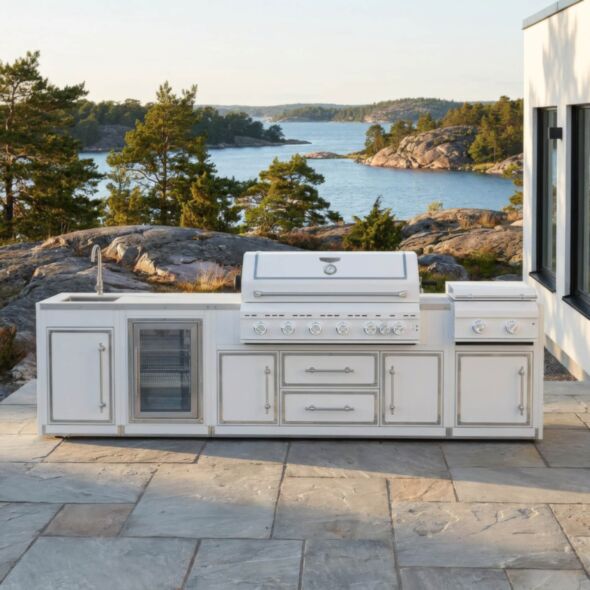Utekök Kompakt 336cm – Vitt utekök med grill, diskho, kylskåp och sidobrännare