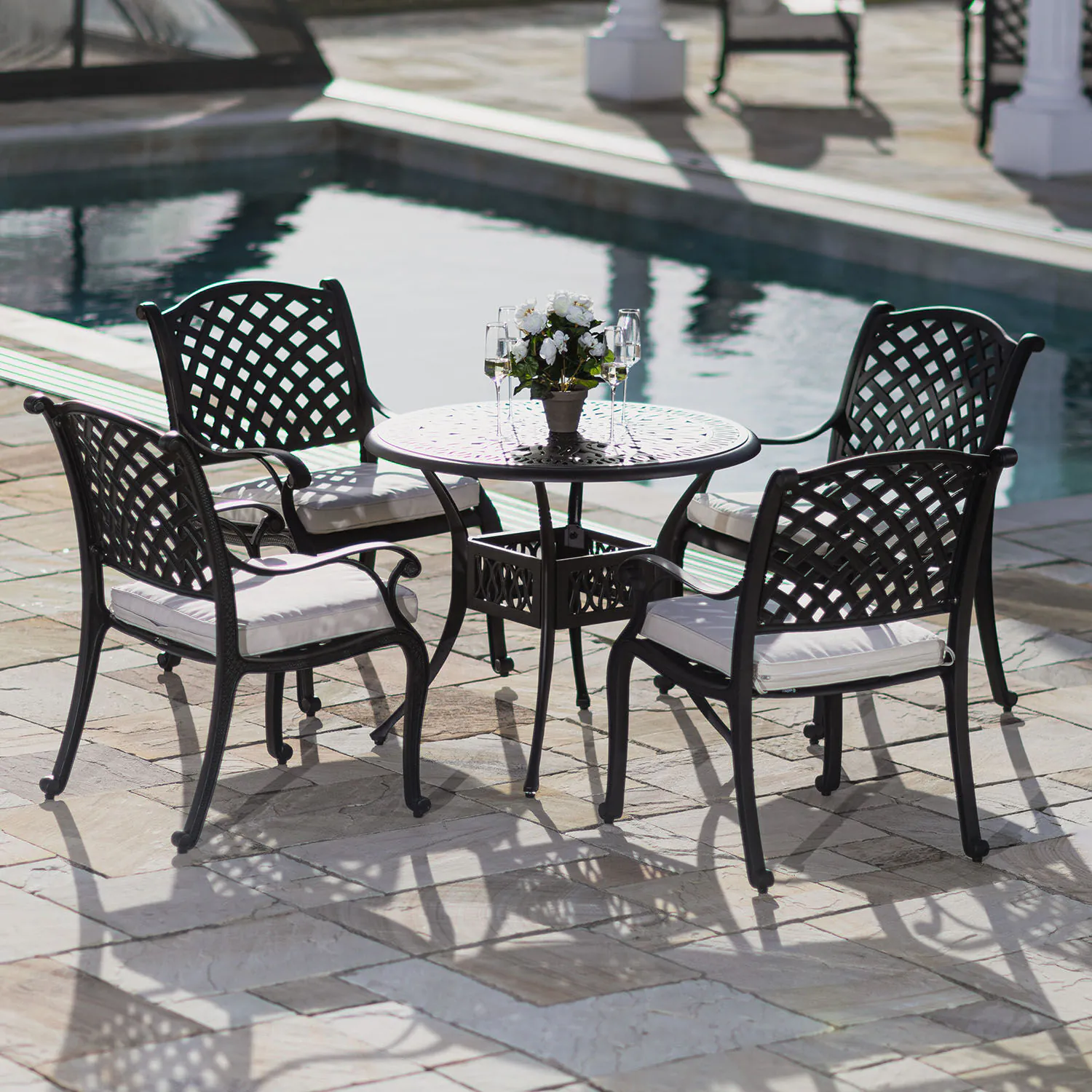 Caféset 4 Stolar Svart Aluminium - Sorrento Ø90cm
