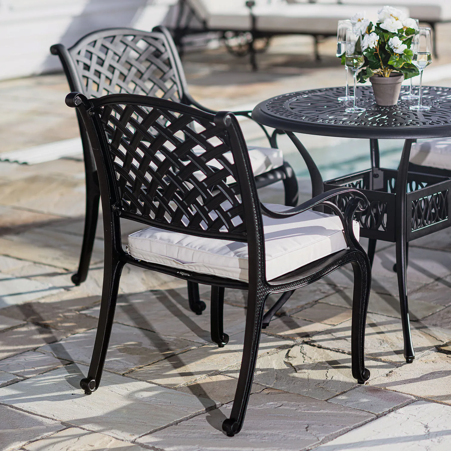 Caféset 4 Stolar Svart Aluminium - Sorrento Ø90cm