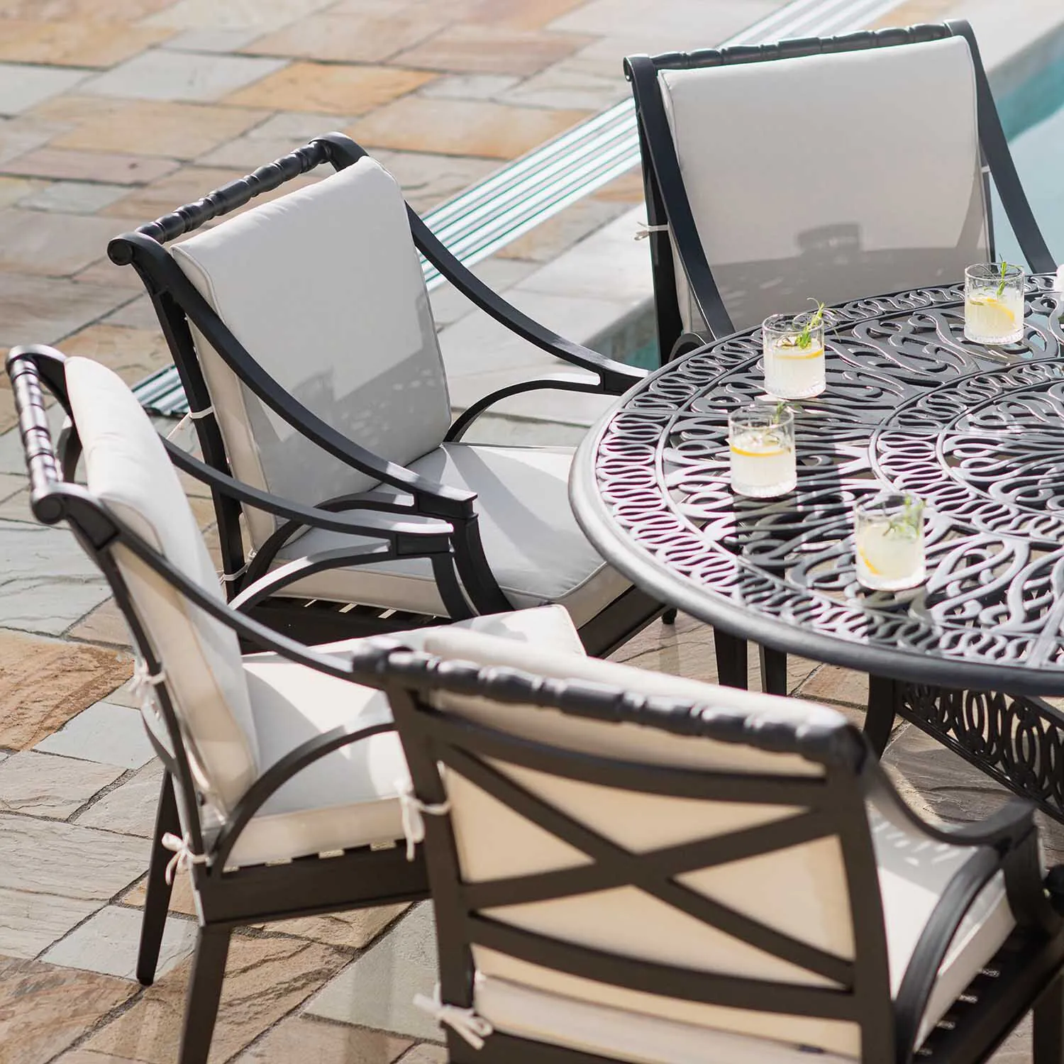 Rund Matgrupp Utomhus 8 Stolar Svart Aluminium - Amalfi Ø150cm