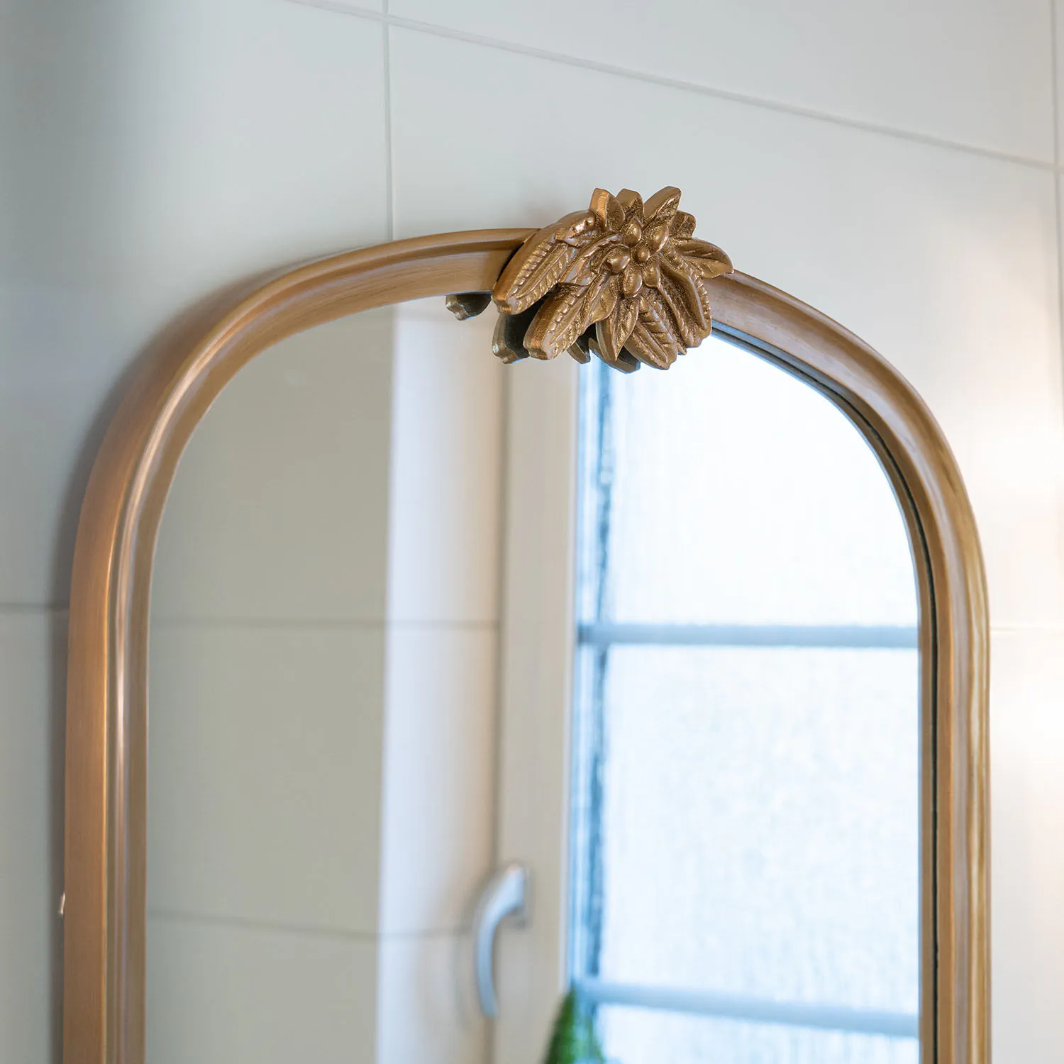 Spegel Guld 70x90 cm Välvd Antik Stil - Marie
