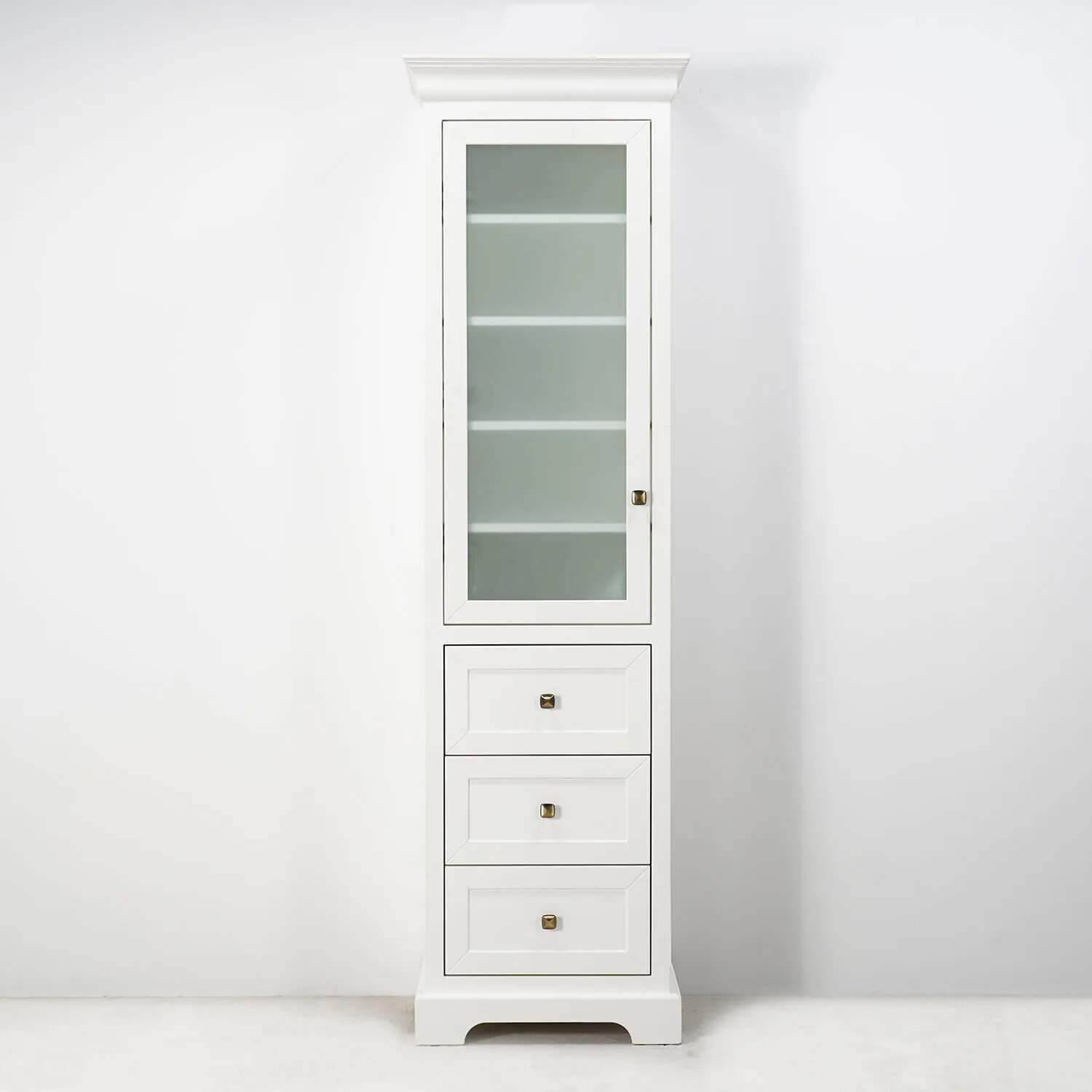 Klassiskt högskåp Wyoming Vit med glas front 202cm