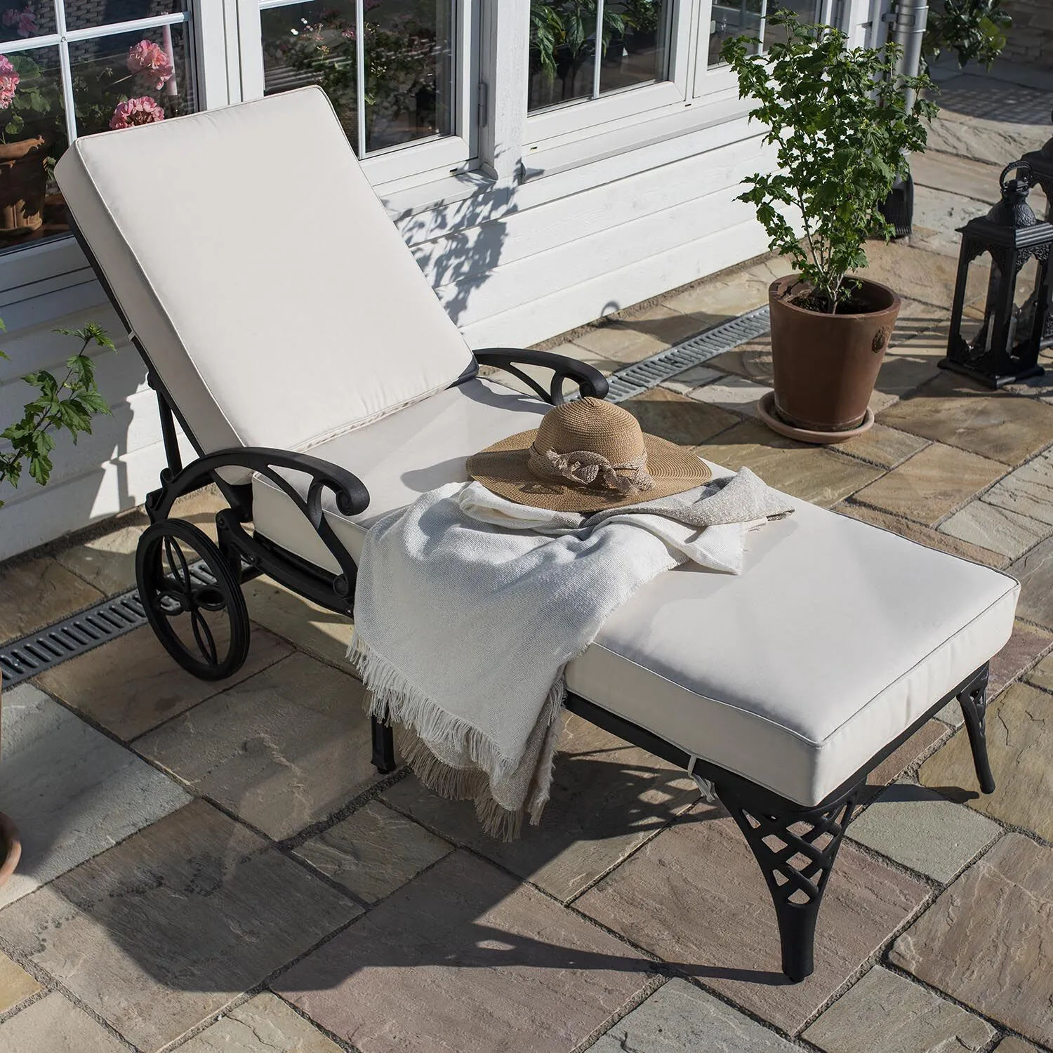 2-Pack Solsängar med Bord - Salerno