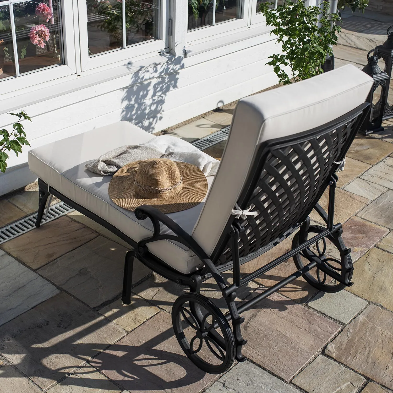 2-Pack Solsängar med Bord - Salerno