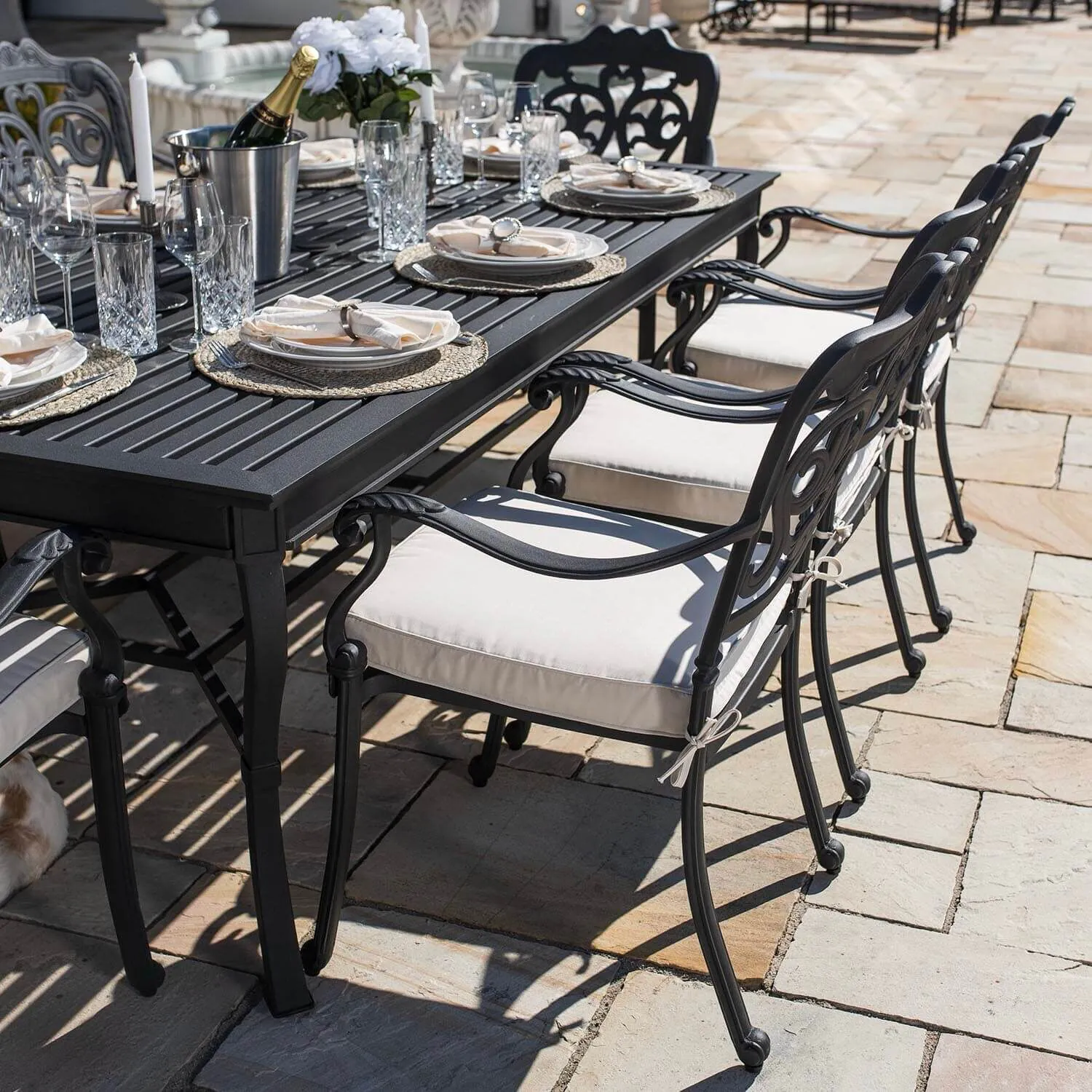 Matgrupp Utomhus 8 Stolar Svart Aluminium - Lugano 213cm