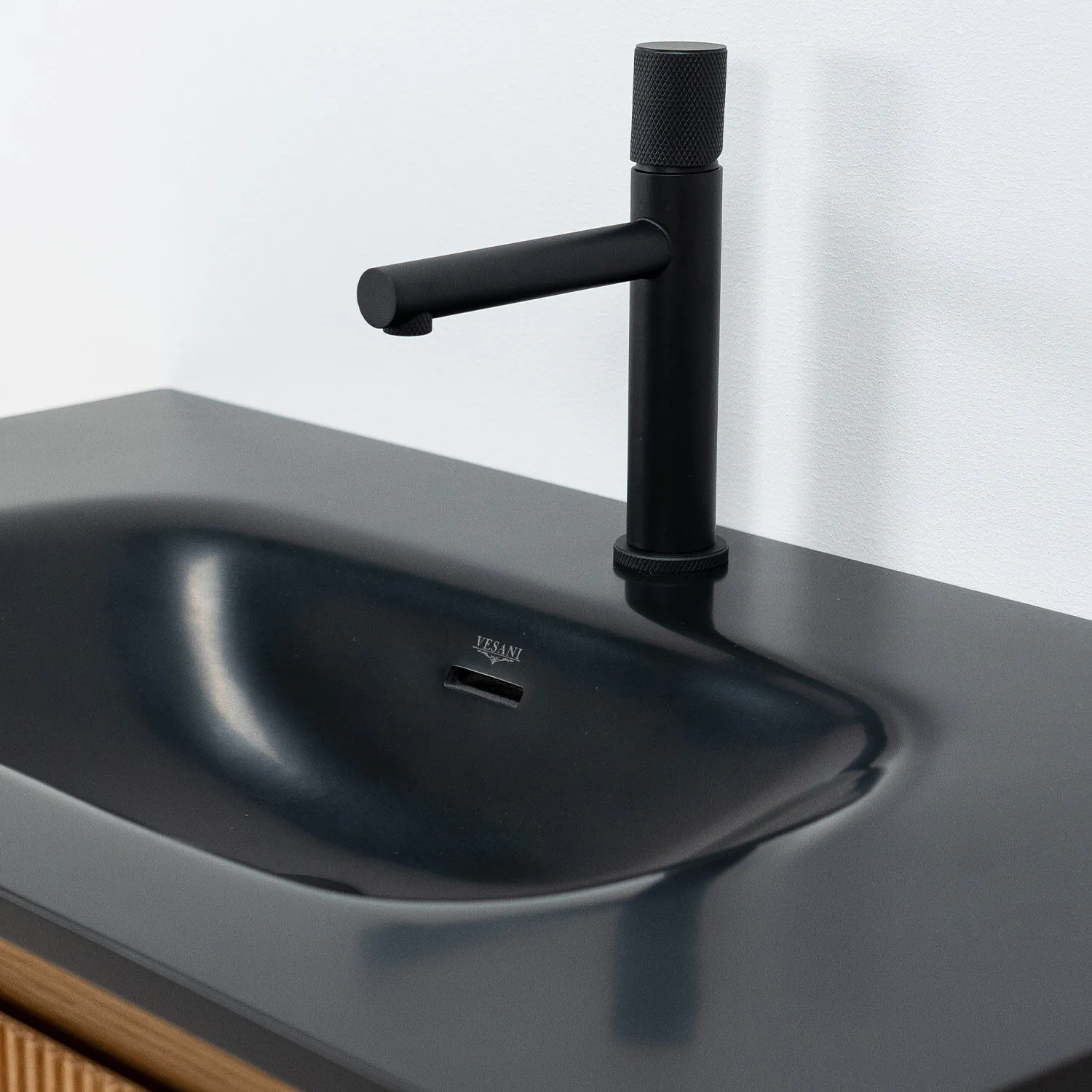 Badrumskommod Ek 80cm Svart Helgjuten - Båstad