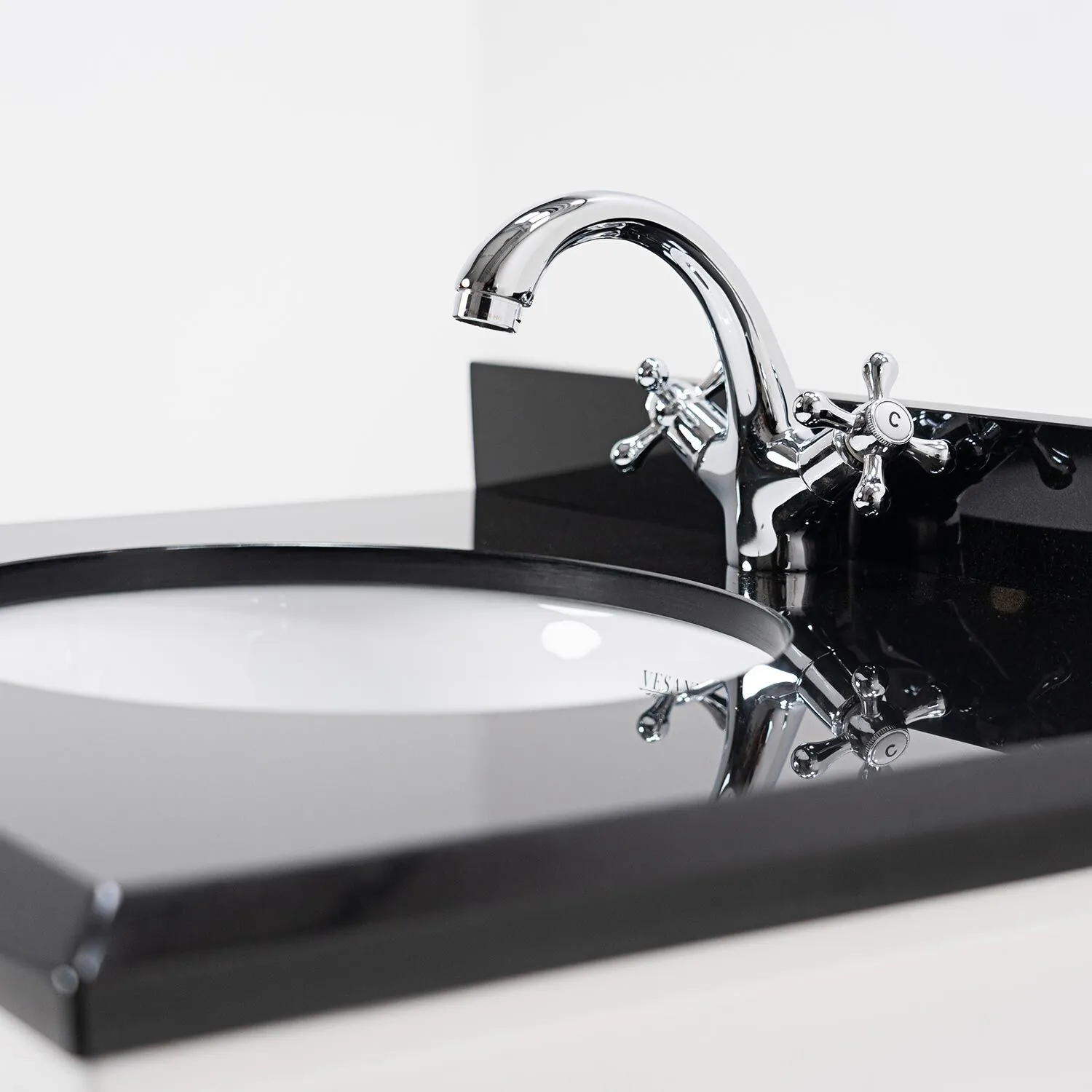 Kommod Badrum 60cm Nashville Vit - Svart Granit