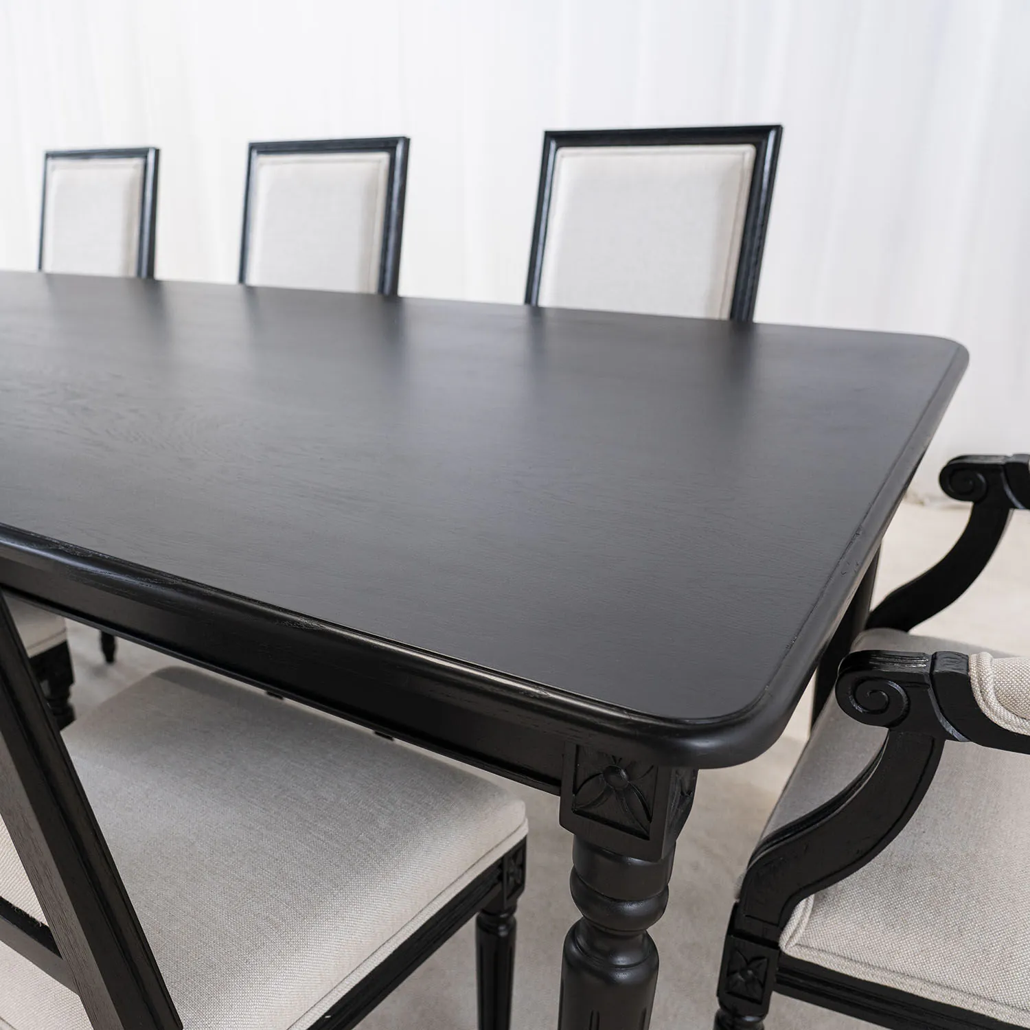 Svart Matgrupp 8 personer 240cm Massiv Ek - Gripsholm