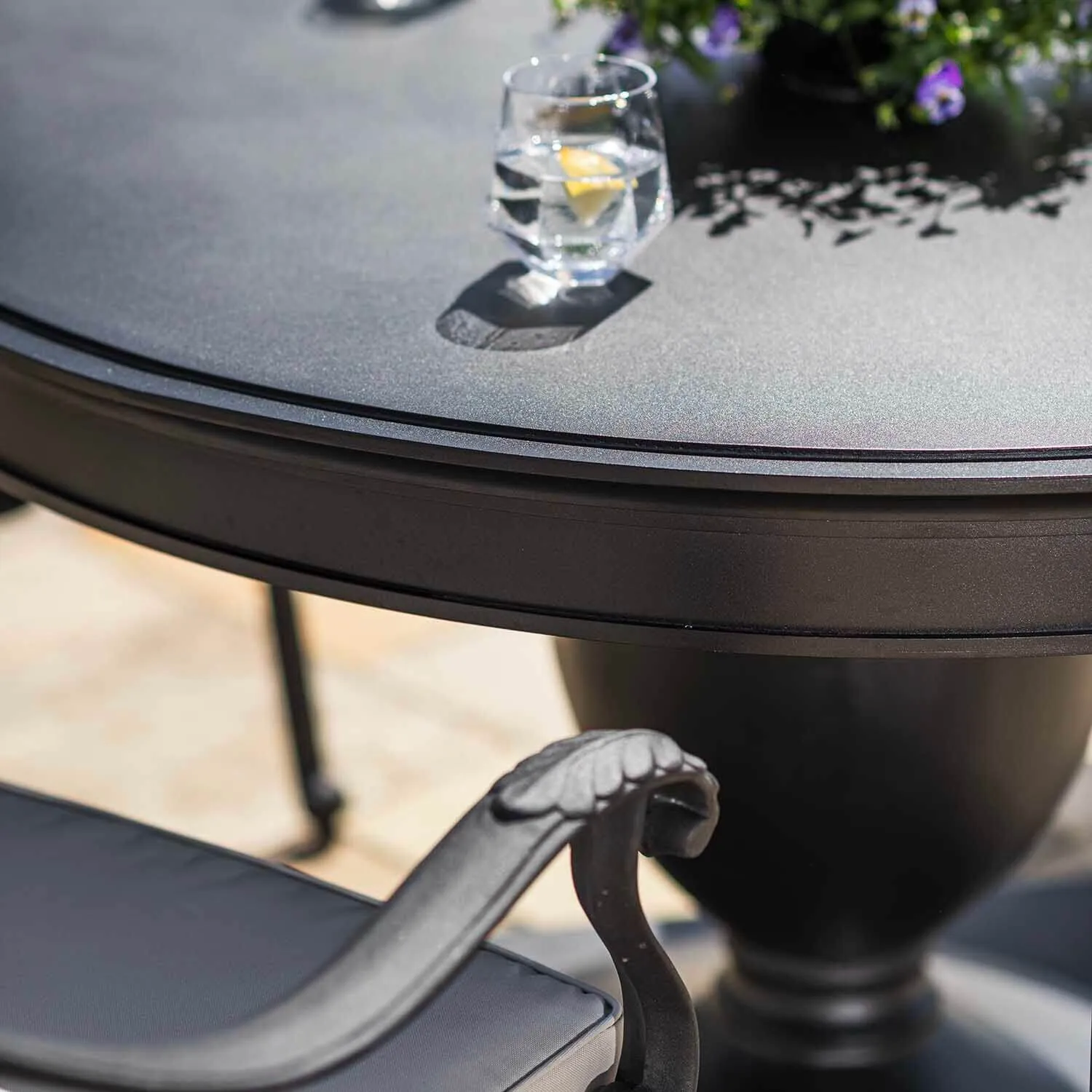 Matgrupp Utomhus Runt Bord 4 stolar Svart Aluminium - Lugano Ø122cm
