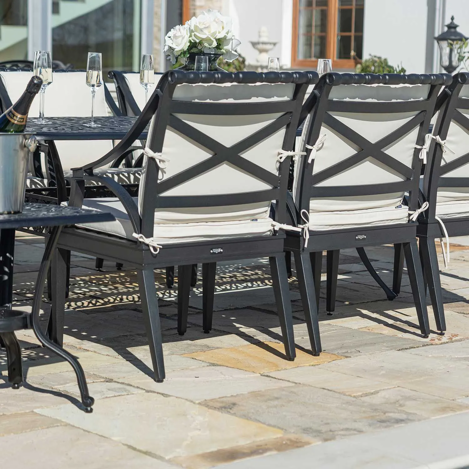Matgrupp Utomhus 8 stolar Svart Aluminium - Amalfi 212cm