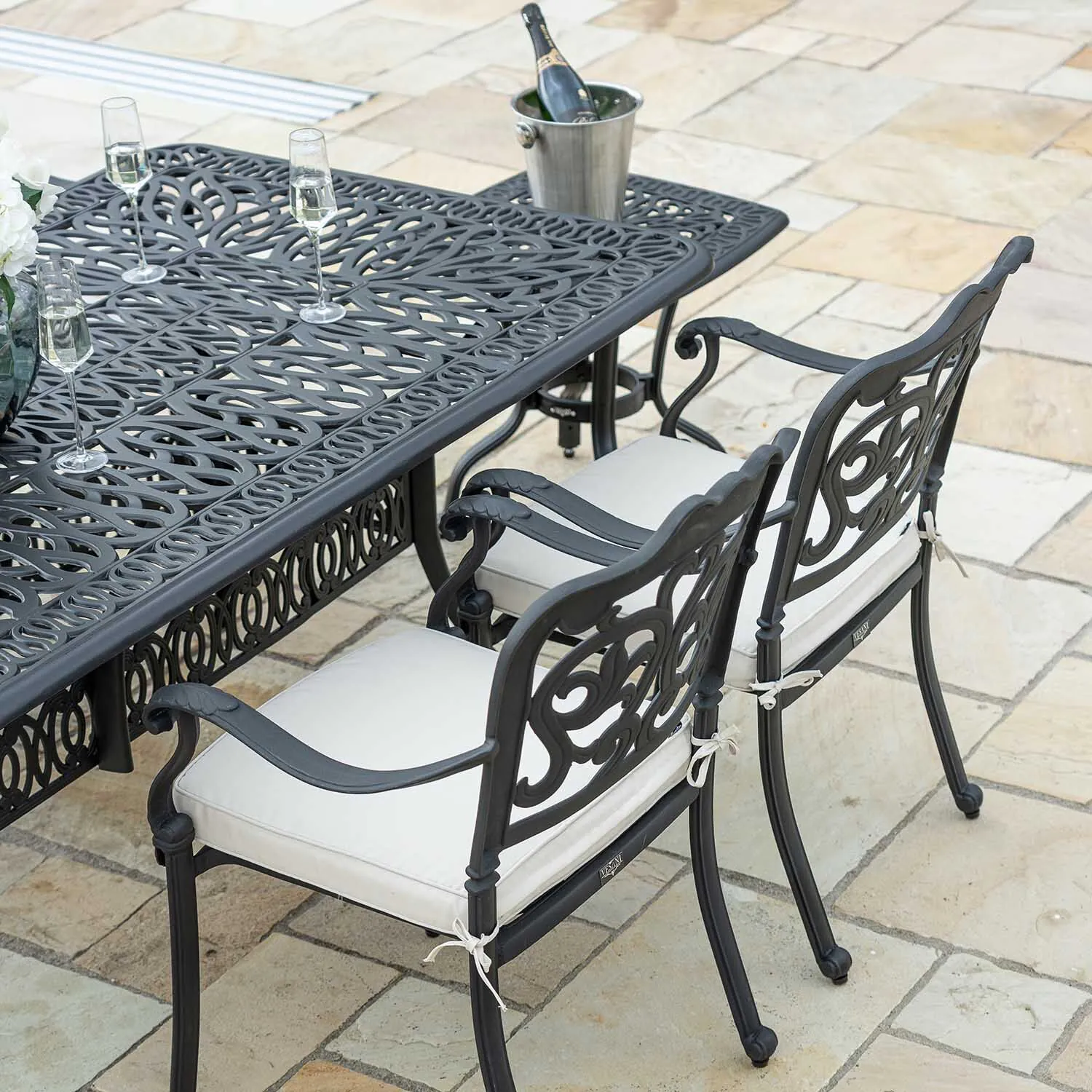 Matgrupp Utomhus 8 stolar Svart Aluminium - Toscana 212cm