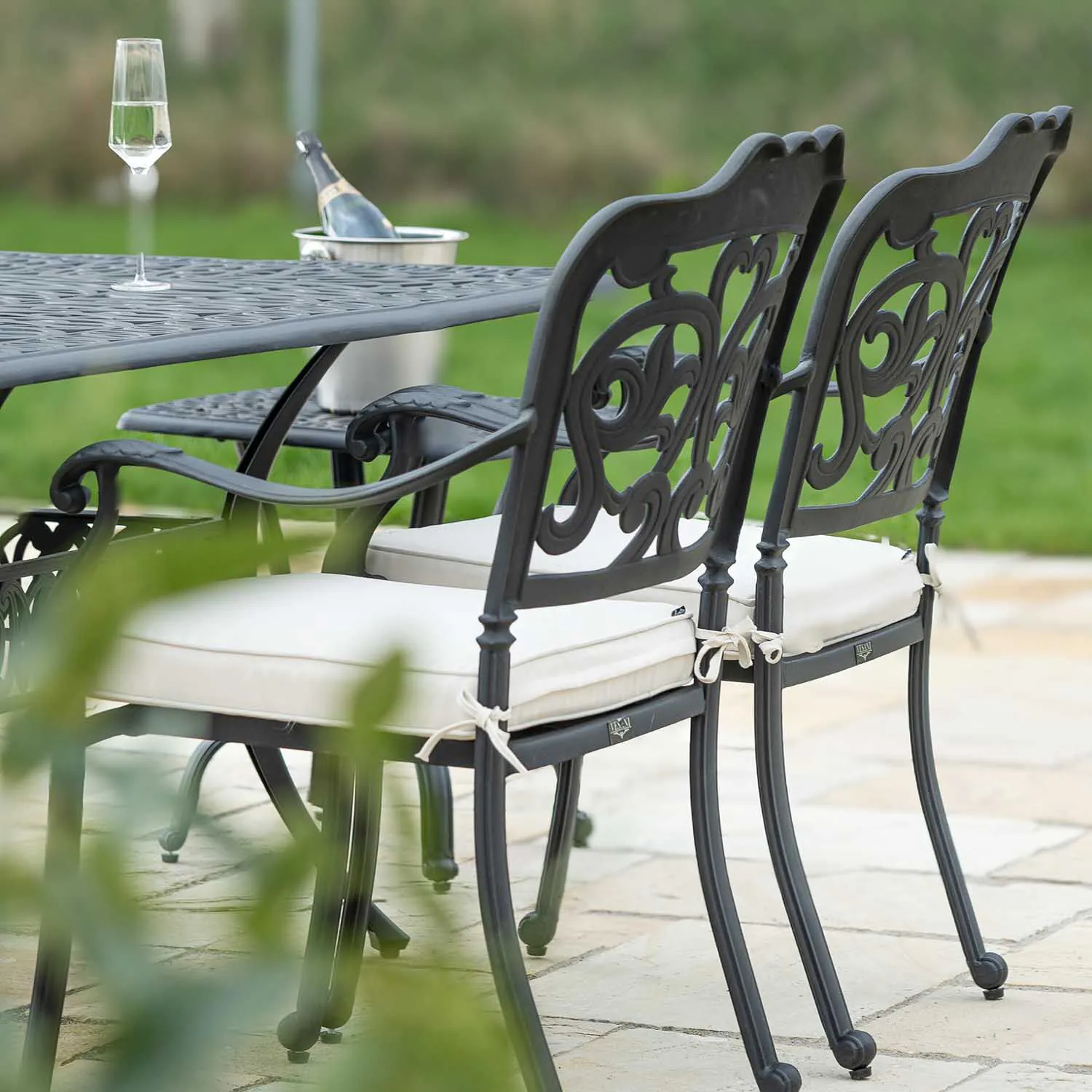 Matgrupp Utomhus 8 stolar Svart Aluminium - Toscana 212cm