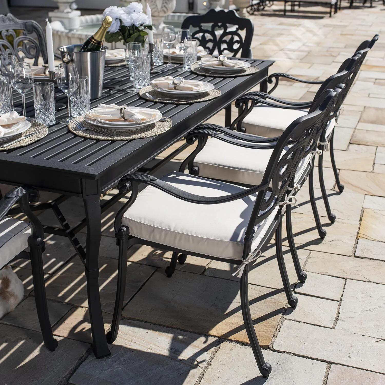 Matgrupp Utomhus 8 Stolar Svart Aluminium - Lugano 213cm