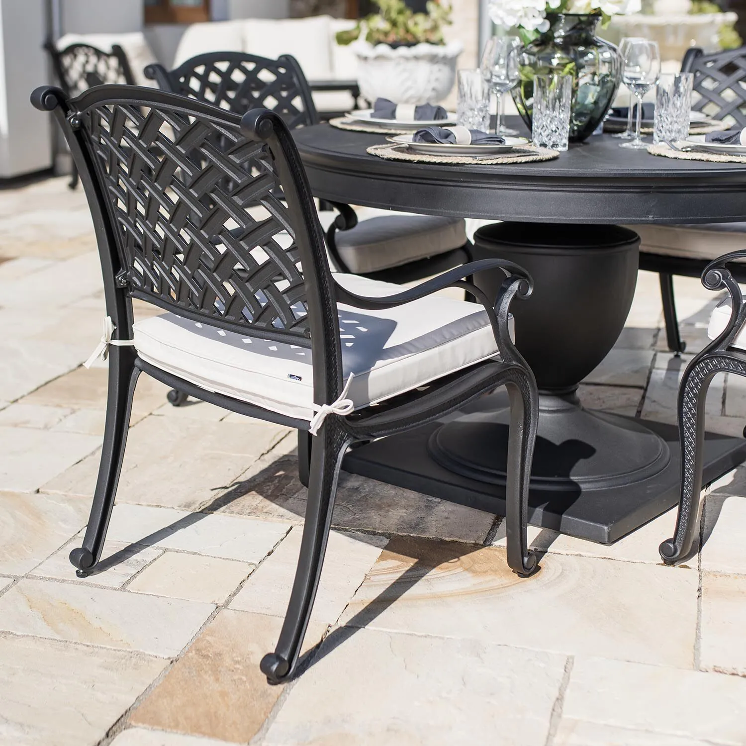 Matgrupp Utomhus Runt Bord Svart Aluminium 4 stolar - Salerno Ø122cm