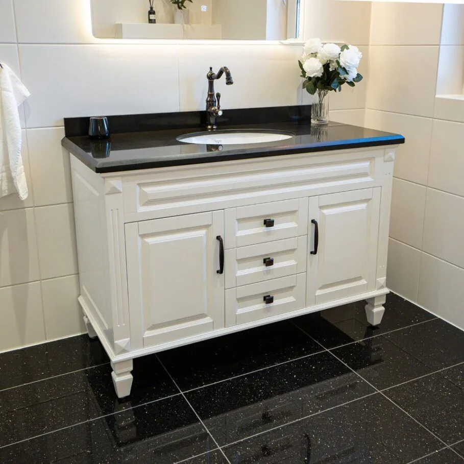 Kommod Badrum 120cm Nashville Vit - Svart Granit
