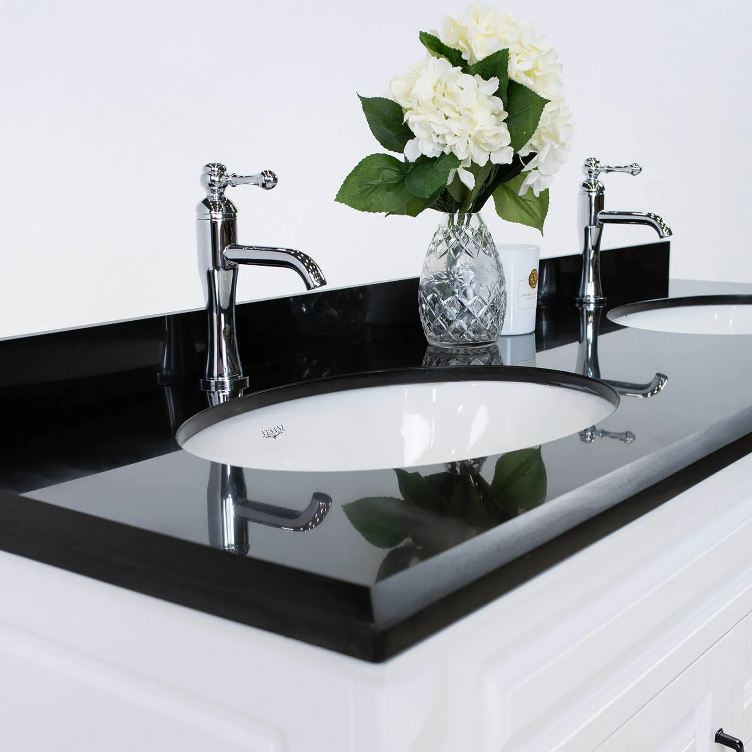 Dubbelhandfat Kommod 160cm Nashville Vit - Svart Granit