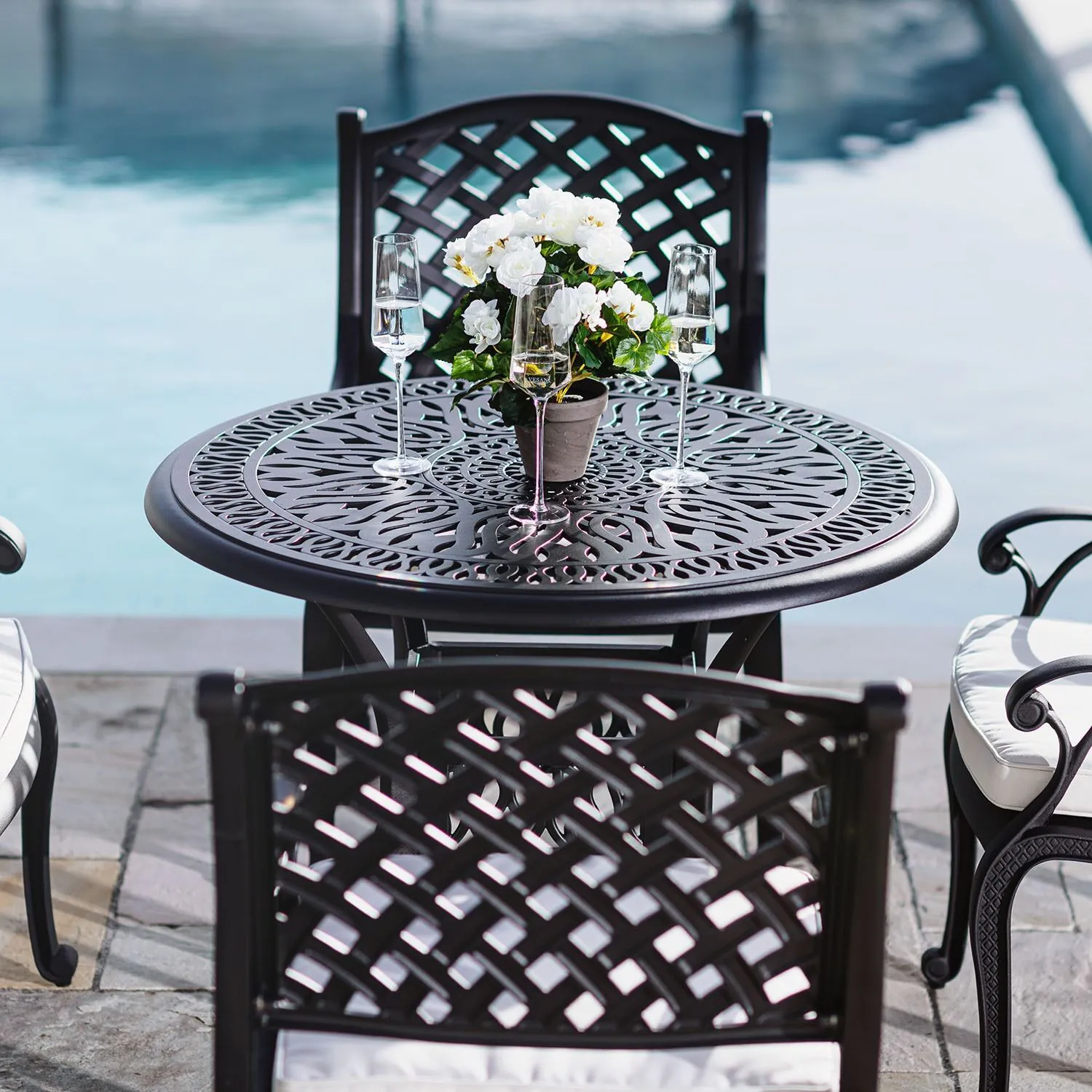Caféset 4 Stolar Svart Aluminium - Sorrento Ø90cm