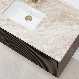Exklusiv beige bänkskiva i marmor med handfat i porslin