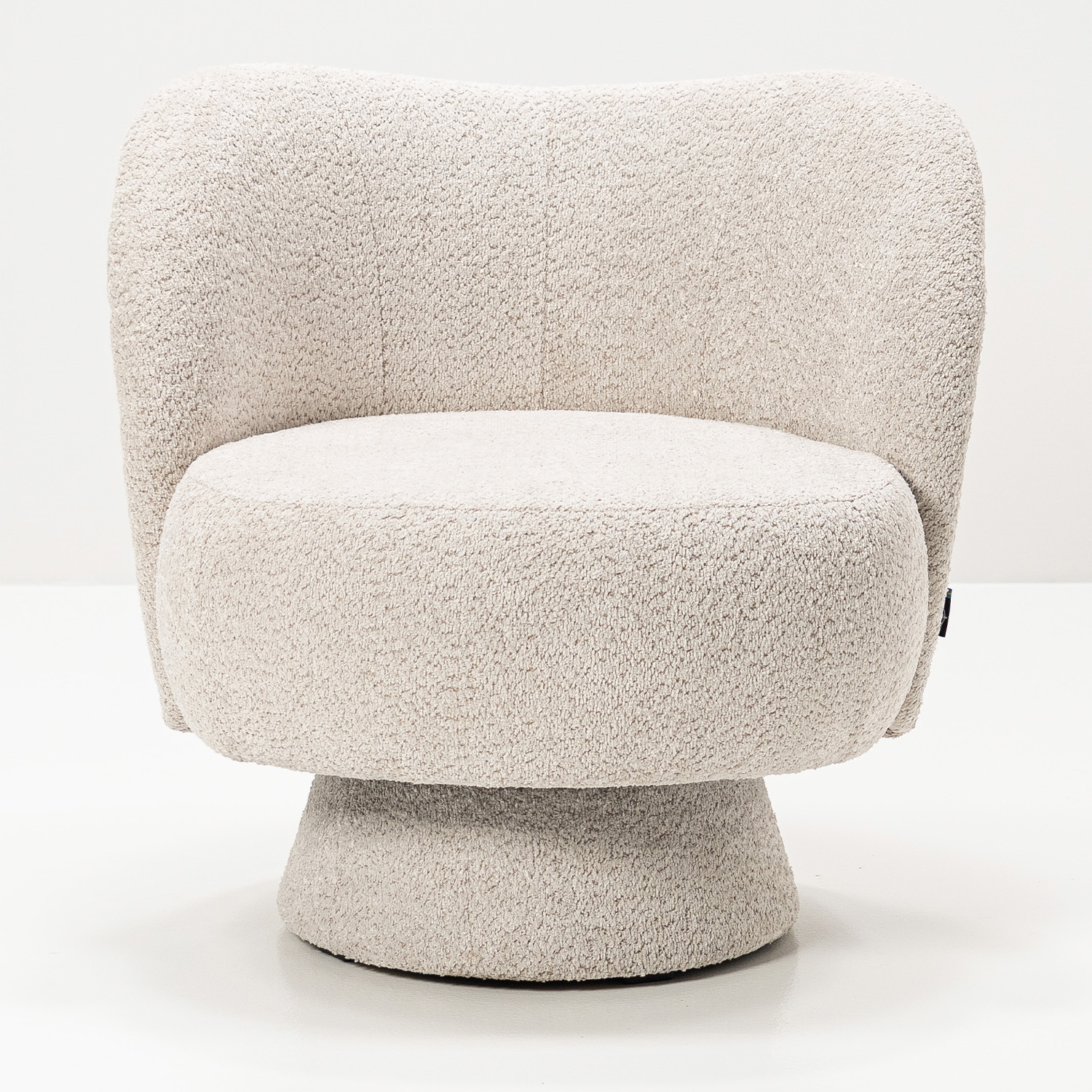 Fåtölj Belgravia Beige snurrbar fåtölj i stilren design