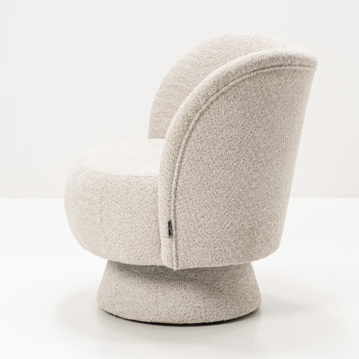 Fåtölj Belgravia Beige snurrbar fåtölj i stilren design