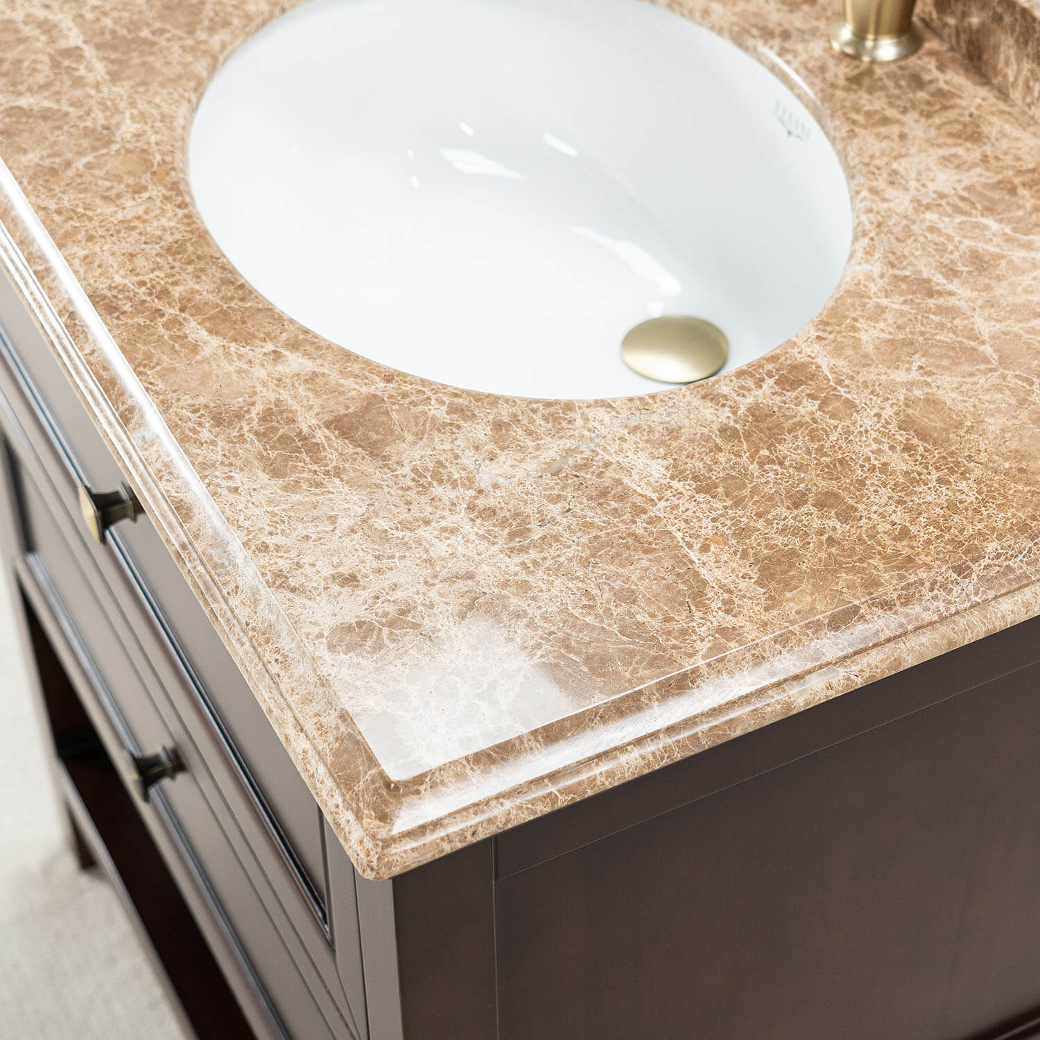 Brun Badrumskommod 80 cm Med Tvättställ Beige Marmor - Utah Brun badrumskommod med beige marmorskiva 80 cm