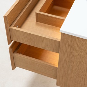 Modern kommod i 80cm ek kul&ouml;r med mjukst&auml;ngande beslag