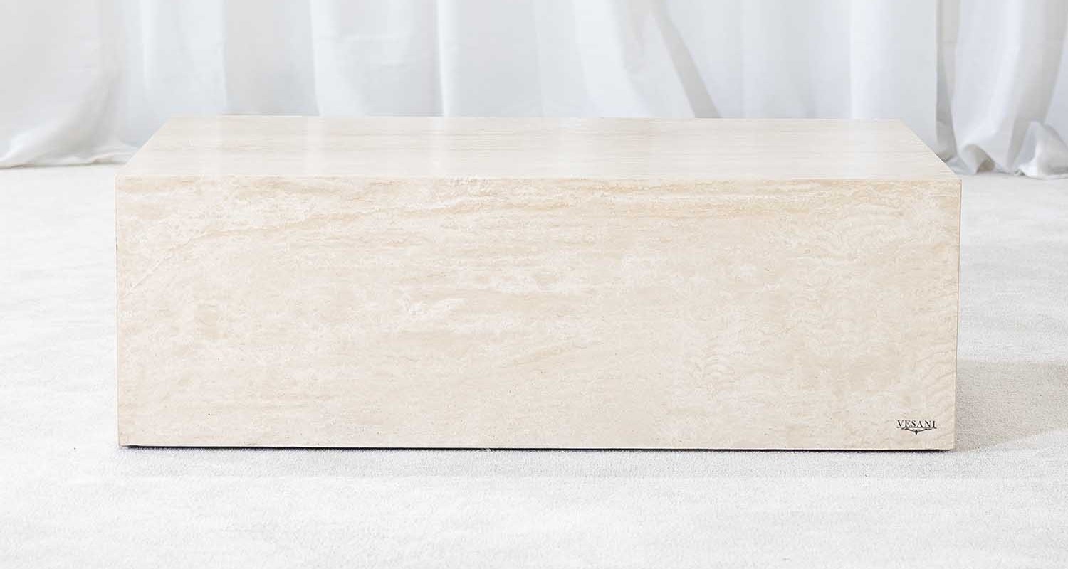 beige soffbord i sten av Travertine