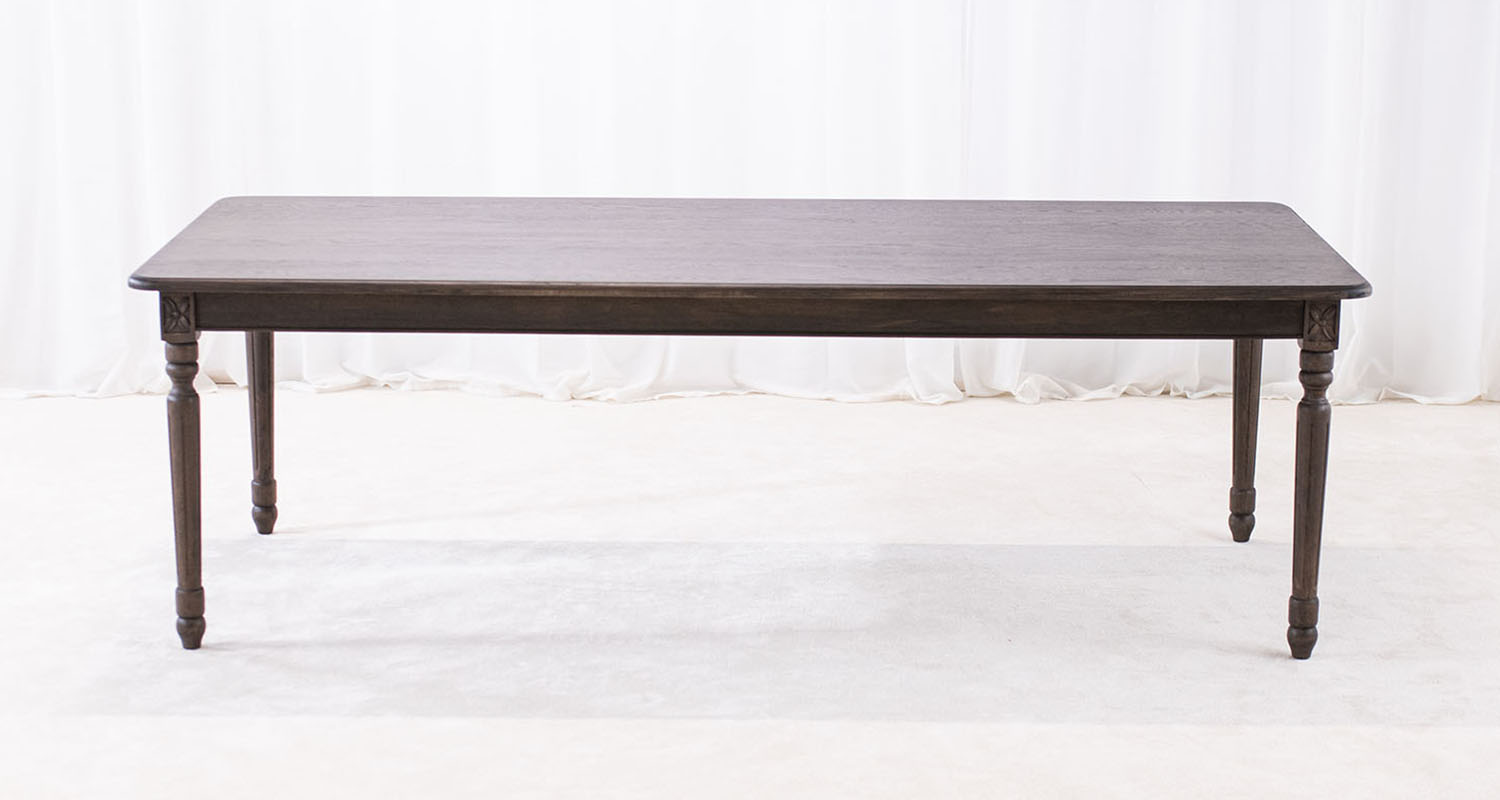 mörkbrunt matbord 240cm långt med plats för 10 stolar