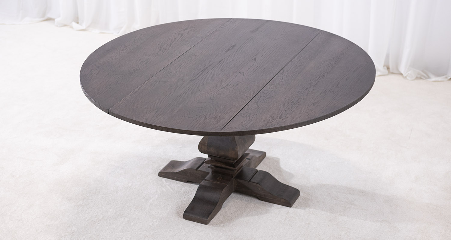 mörkbrunt matbord 160cm runt med plats för 10 stolar
