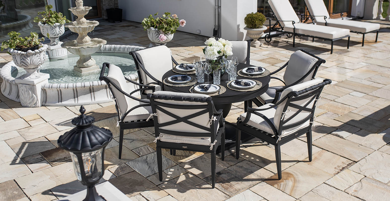 Exklusiv matgrupp utomhus runt bord 6 stolar svart gjuten aluminium - Napoli
