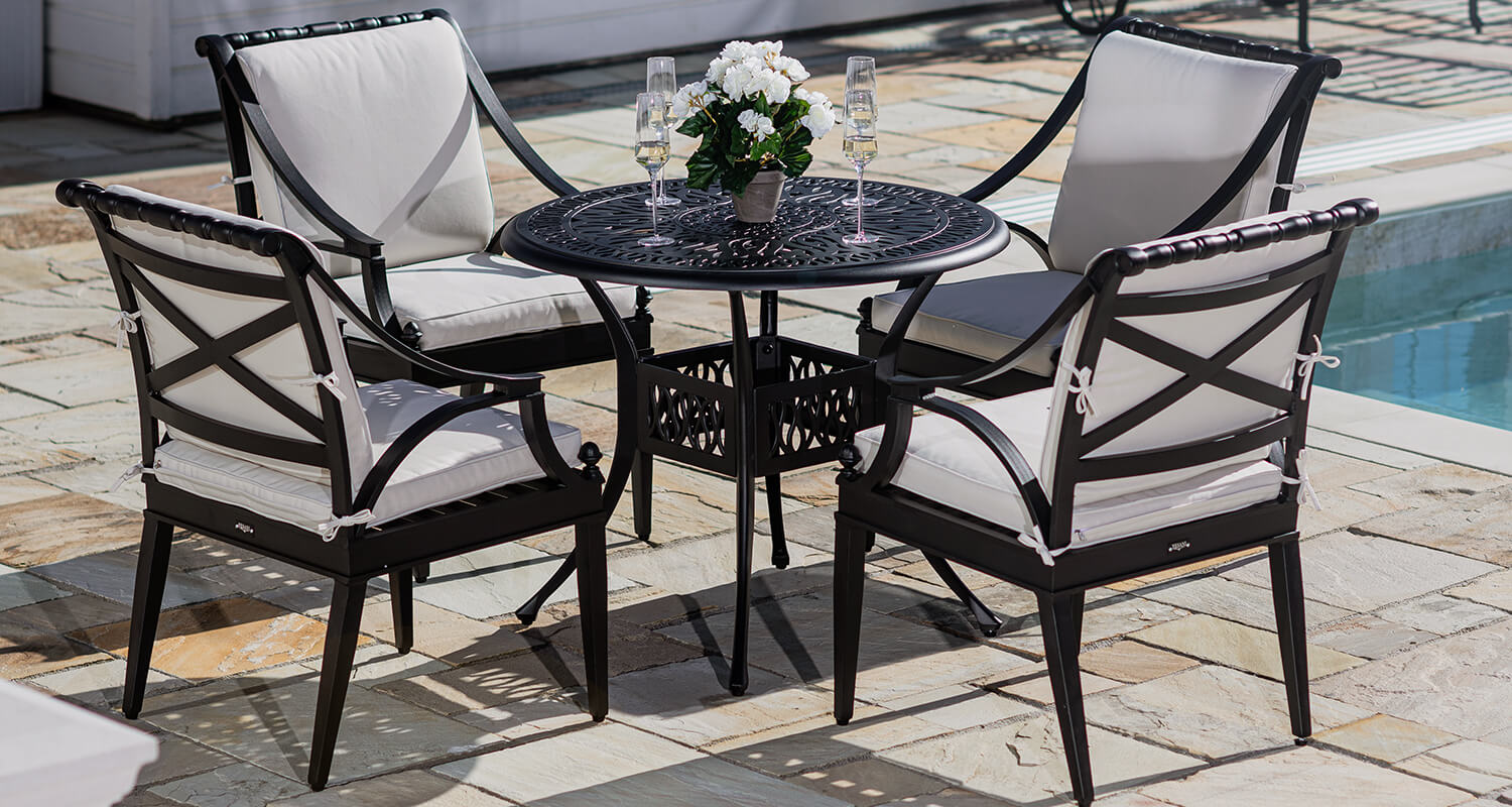 Gjutet cafeset 4 stolar i svart aluminium med Ø90cm runt cafebord - Amalfi