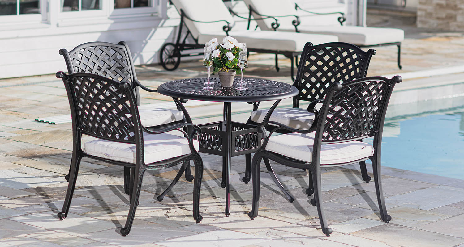 Gjutet cafeset 4 stolar i svart aluminium med Ø90cm runt cafebord - Sorrento