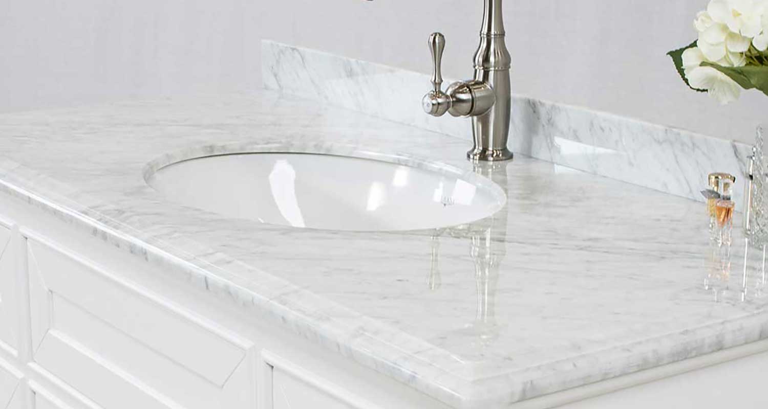120cm bred badrumsmöbel med vit Carrara marmor