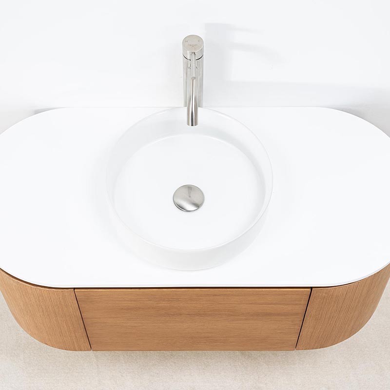 Eleganta materialval som ljust ekträ i våra moderna badrumskommoder Eleganta materialval som ljust ekträ i våra moderna badrumskommoder