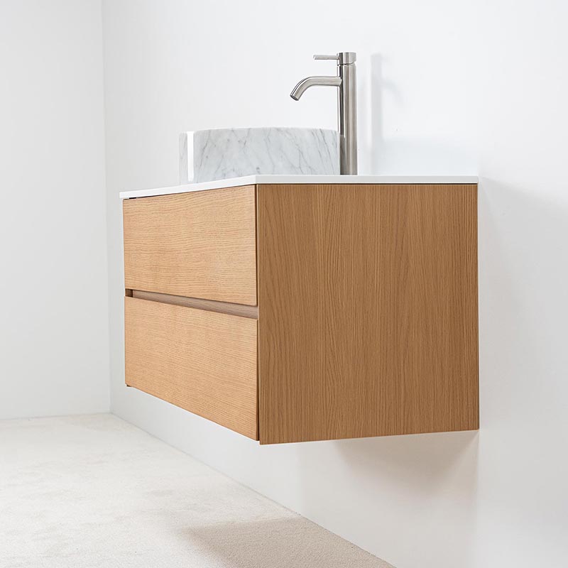 Modern vägghängd kommod i ek 100cm Modern vägghängd kommod i ek 100cm