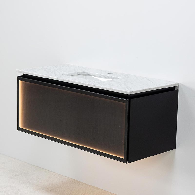 Kommod 100 cm Dallas med rillat glas och valnöts kulör