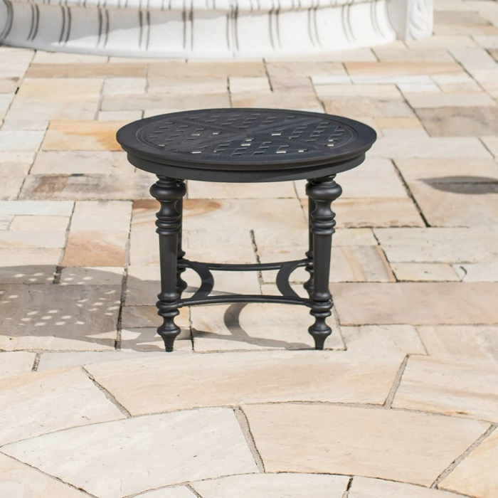 Litet sidobord i klassisk design Florence