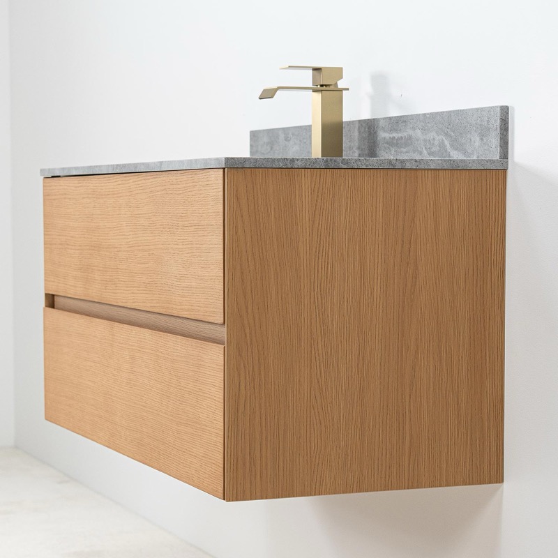 Modern v&auml;gg&auml;h&auml;ngd kommod 80cm ljus ek med gr&aring; marmor 
