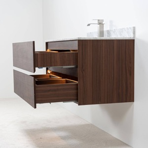 Modern kommod i 80cm ek kulör med mjukstängande beslag Modern kommod i 80cm ek kulör med mjukstängande beslag