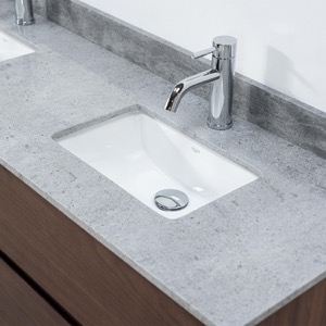 Äkta grå marmor tvättställ med handfat i porslin och modern blandare i krom Äkta grå marmor tvättställ med handfat i porslin och modern blandare i krom