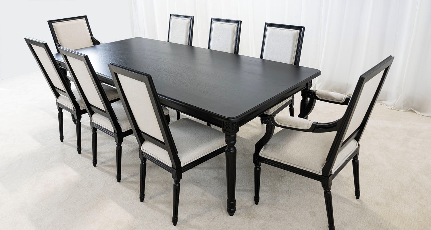 matsalsbord 240cm långt i svartpigmenterad ek
