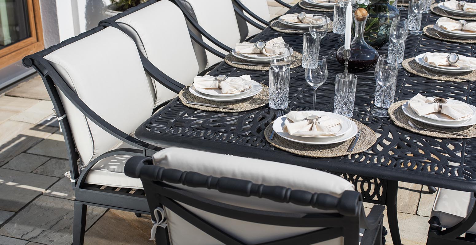 matgrupp utomhus 10 stolar svart gjuten aluminium - Amalfi