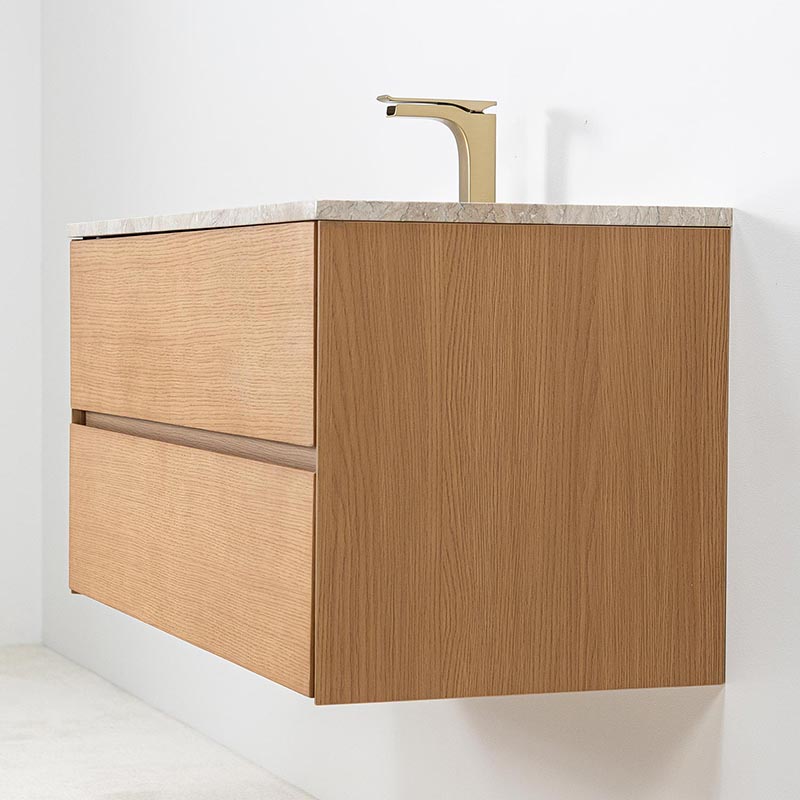 Detaljbild p&aring; beige marmor och ek tr&auml;