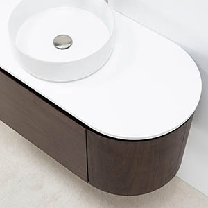 Eleganta materialval som äkta marmor i våra moderna badrumskommoder Eleganta materialval som äkta marmor i våra moderna badrumskommoder