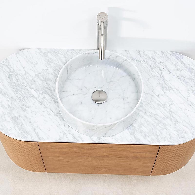 Eleganta materialval som &auml;kta marmor i v&aring;ra moderna badrumskommoder 