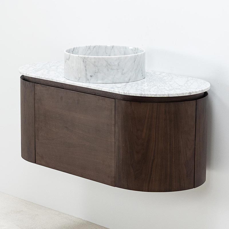 Badrumskommod i valnöt med ovanpåliggande handfat Badrumskommod i valnöt med ovanpåliggande handfat